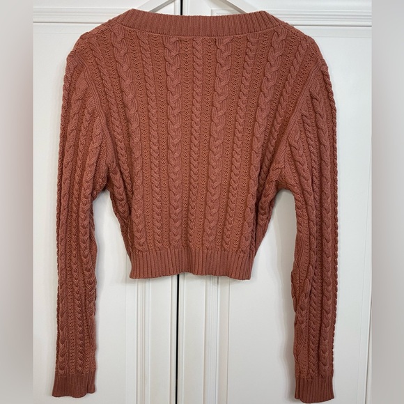 EUC Love Tree Size Large Women’s Cropped V Neck Cable Knit Sweater Rose Colour - Picture 5 of 9